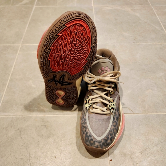 Nike Kyrie Infinity "Leppard Camo" - Picture 3 of 5